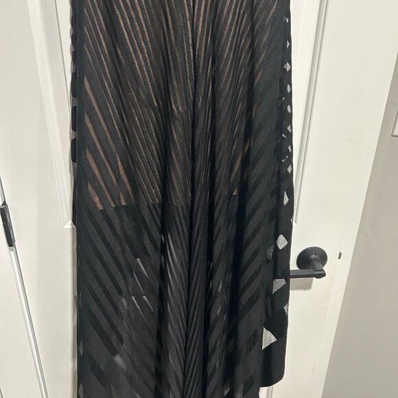 BCBG High Low Dress in Black and Cream Lining - Picture 2 of 7